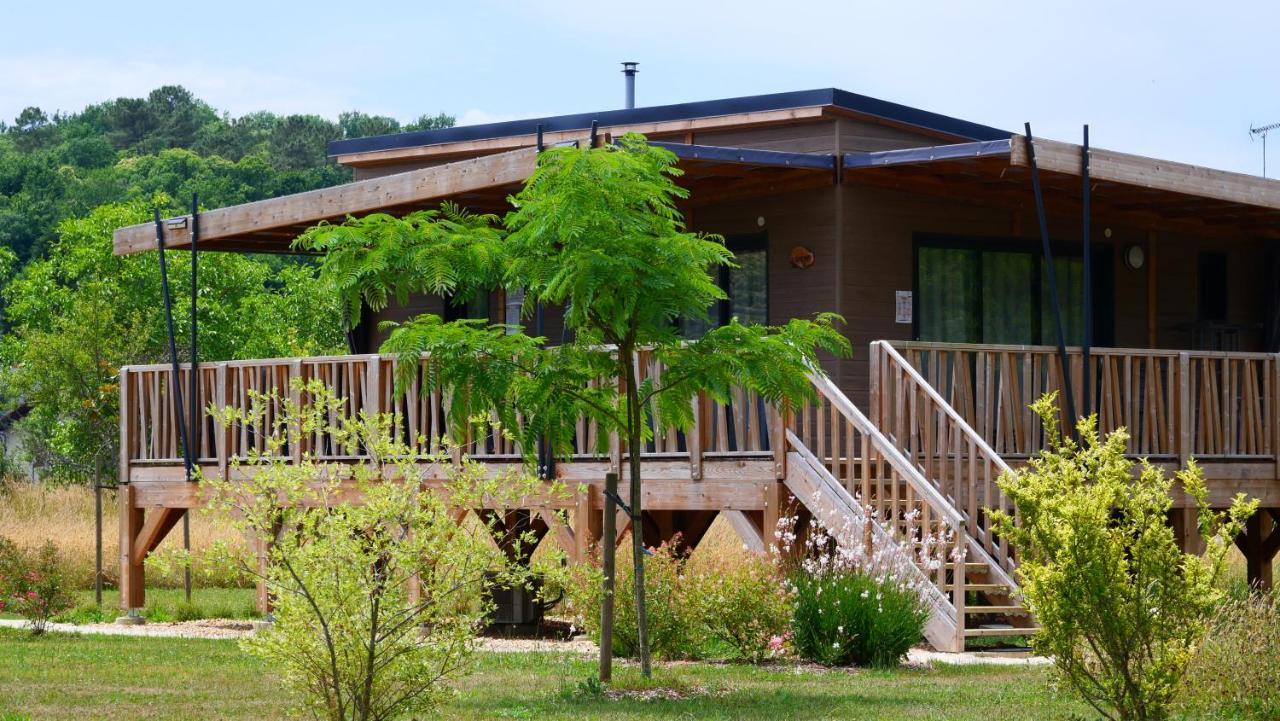 Les Chalets Du Moulin De Valade Condat-sur-Trincou Exteriör bild